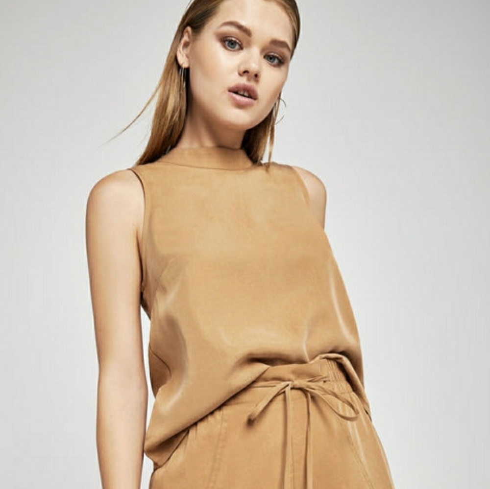 NWT BCBG O-Ring-Back Top - Picture 3 of 6